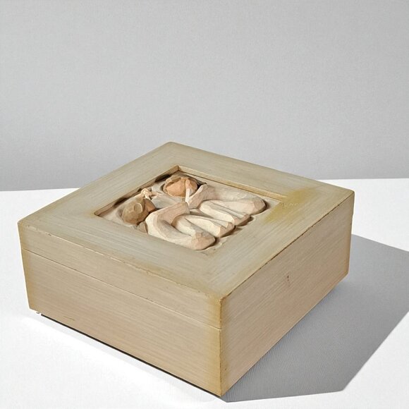 FLAWED WILLOW TREE Susan Lordi Friendship Trinket Box ~ Demdaco (2005) - Picture 3 of 9